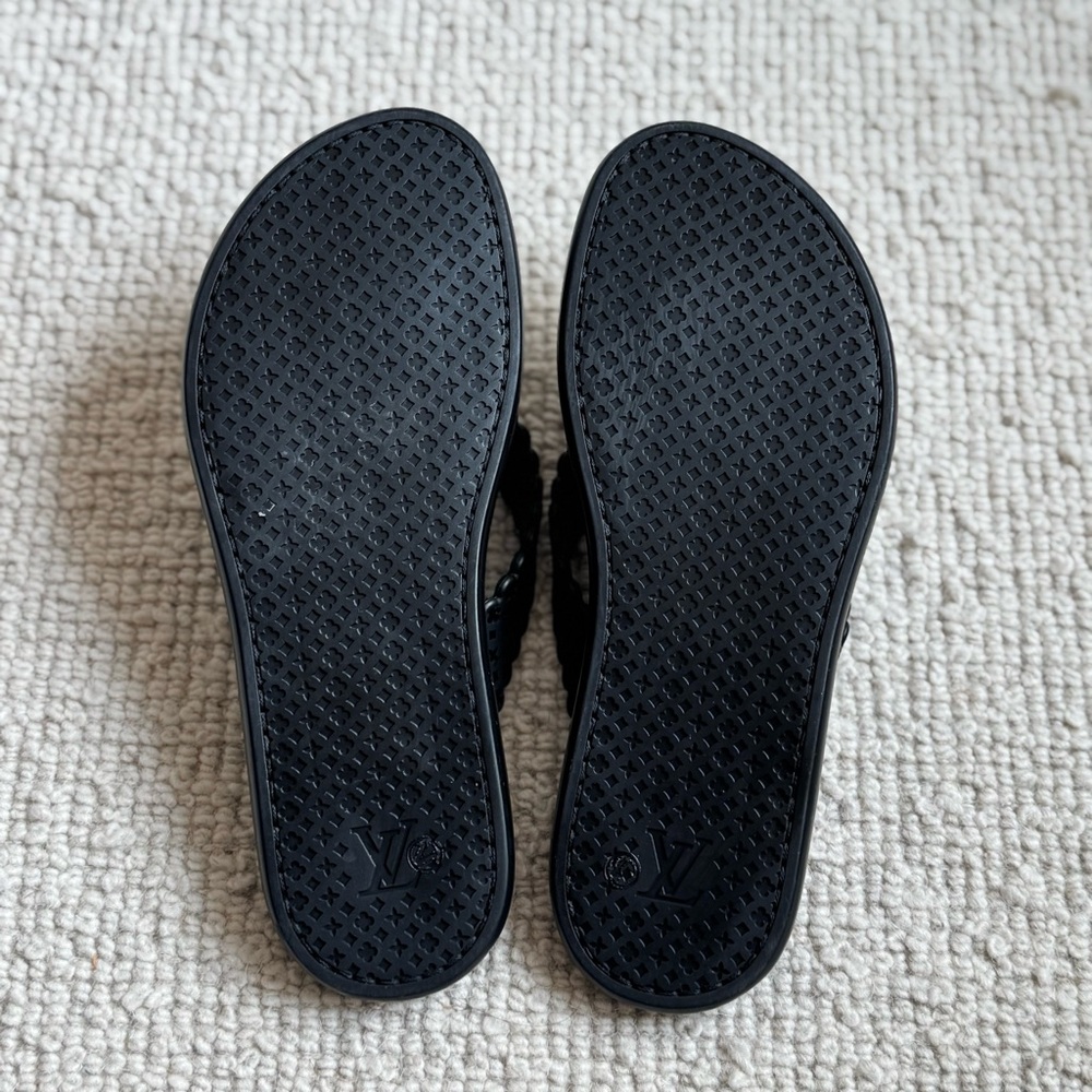 Louis Vuitton | Black Rubber Monogram Flip Flop Sandals ~ US 4 - Picture 6 of 9